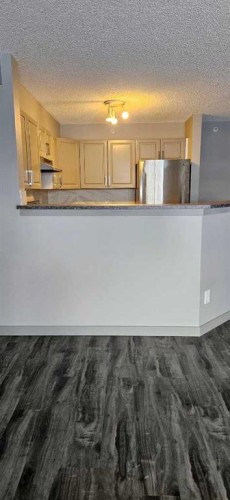 311-1000 Citadel Meadow Point Nw, Calgary, AB - Indoor Photo Showing Kitchen