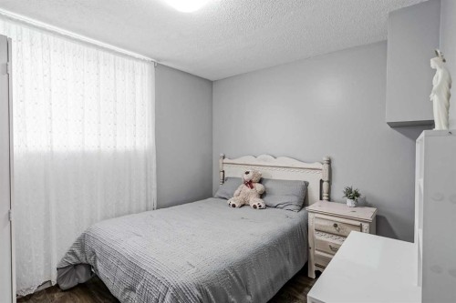 4108 Marlborough Drive Ne, Calgary, AB - Indoor Photo Showing Bedroom