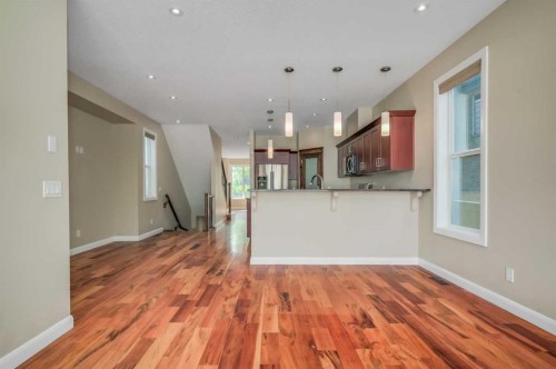 7418 36 Avenue Nw, Calgary, AB - Indoor Photo Showing Other Room