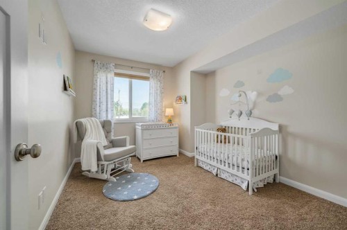 7418 36 Avenue Nw, Calgary, AB - Indoor Photo Showing Bedroom