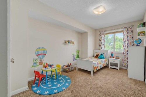 7418 36 Avenue Nw, Calgary, AB - Indoor Photo Showing Bedroom