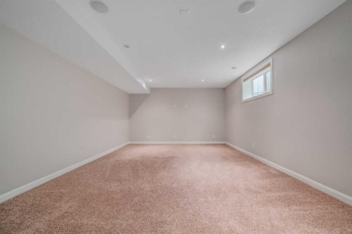 7418 36 Avenue Nw, Calgary, AB - Indoor Photo Showing Other Room