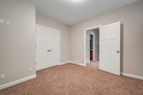 7418 36 Avenue Nw, Calgary, AB - Indoor Photo Showing Other Room