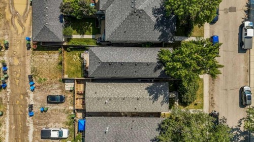 7418 36 Avenue Nw, Calgary, AB - Outdoor