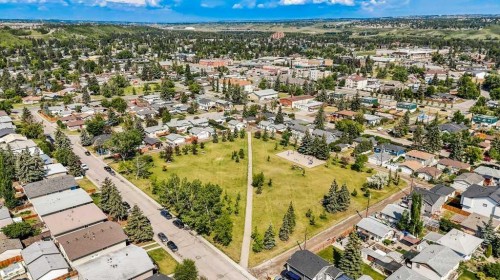 7418 36 Avenue Nw, Calgary, AB - Outdoor With View
