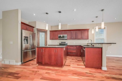 7418 36 Avenue Nw, Calgary, AB - Indoor Photo Showing Kitchen With Stainless Steel Kitchen With Upgraded Kitchen