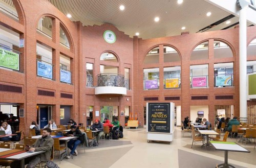 #Z-118-4825 Mount Royal Gate Sw, Calgary, AB 