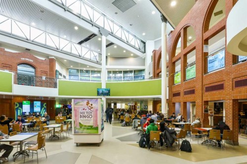 #Z-118-4825 Mount Royal Gate Sw, Calgary, AB 