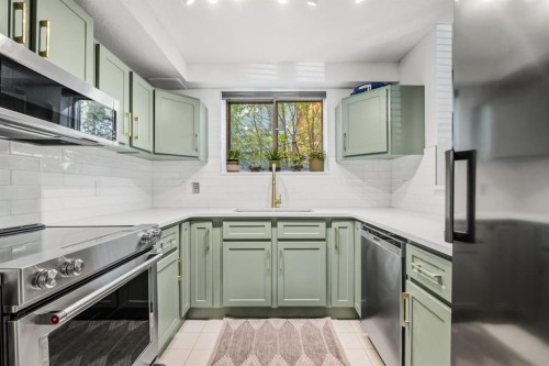 7-821 3 Avenue Sw, Calgary, AB - Indoor Photo Showing Kitchen With Stainless Steel Kitchen With Upgraded Kitchen