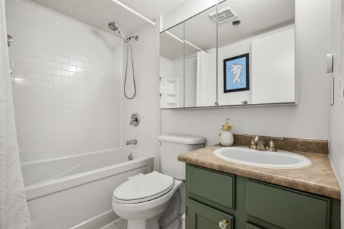 7-821 3 Avenue Sw, Calgary, AB - Indoor Photo Showing Bathroom