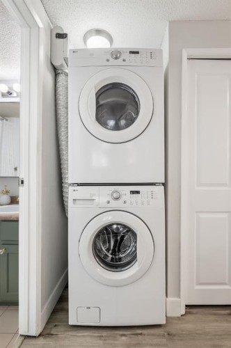 7-821 3 Avenue Sw, Calgary, AB - Indoor Photo Showing Laundry Room