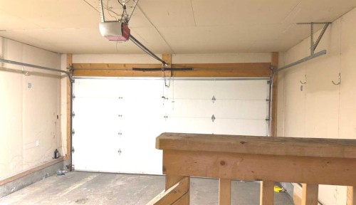244 Los Alamos Place Ne, Calgary, AB - Indoor Photo Showing Garage