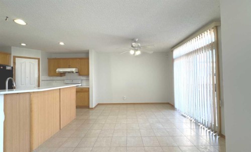 244 Los Alamos Place Ne, Calgary, AB - Indoor Photo Showing Kitchen