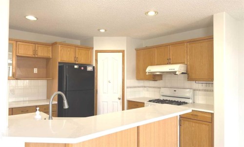 244 Los Alamos Place Ne, Calgary, AB - Indoor Photo Showing Kitchen
