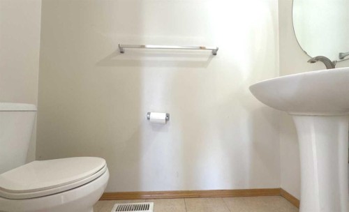 244 Los Alamos Place Ne, Calgary, AB - Indoor Photo Showing Bathroom