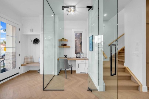 2020 22 Avenue Nw, Calgary, AB - Indoor Photo Showing Other Room