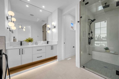 2020 22 Avenue Nw, Calgary, AB - Indoor Photo Showing Bathroom