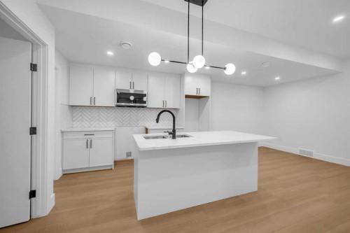 2020 22 Avenue Nw, Calgary, AB - Indoor Photo Showing Kitchen