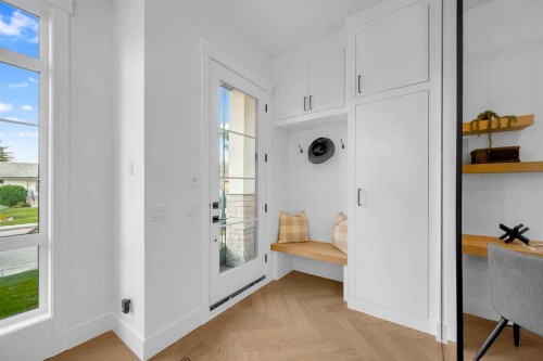 2020 22 Avenue Nw, Calgary, AB - Indoor Photo Showing Other Room