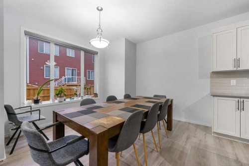 281 Yorkville Road Sw, Calgary, AB - Indoor Photo Showing Dining Room