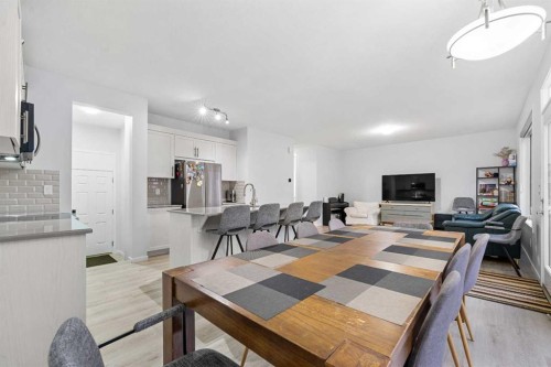 281 Yorkville Road Sw, Calgary, AB - Indoor