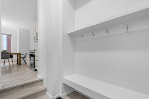281 Yorkville Road Sw, Calgary, AB - Indoor Photo Showing Other Room