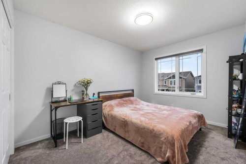 281 Yorkville Road Sw, Calgary, AB - Indoor Photo Showing Bedroom