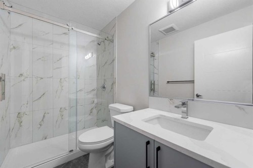 281 Yorkville Road Sw, Calgary, AB - Indoor Photo Showing Bathroom
