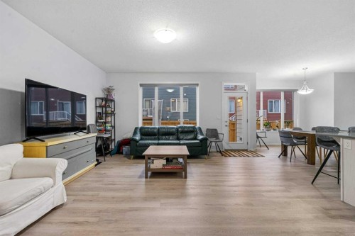 281 Yorkville Road Sw, Calgary, AB - Indoor Photo Showing Living Room