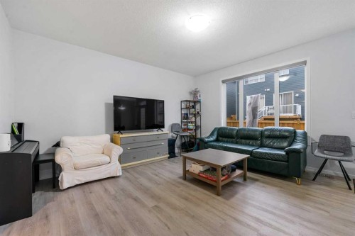 281 Yorkville Road Sw, Calgary, AB - Indoor Photo Showing Living Room