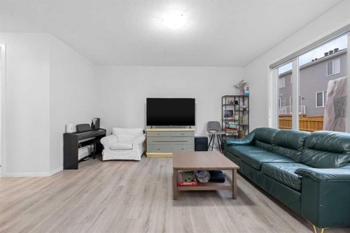 281 Yorkville Road Sw, Calgary, AB - Indoor Photo Showing Living Room