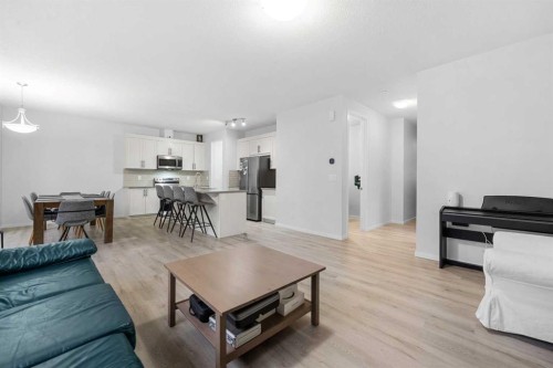 281 Yorkville Road Sw, Calgary, AB - Indoor Photo Showing Living Room