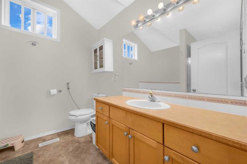 4 Saddlecreek Terrace Ne, Calgary, AB - Indoor Photo Showing Bathroom