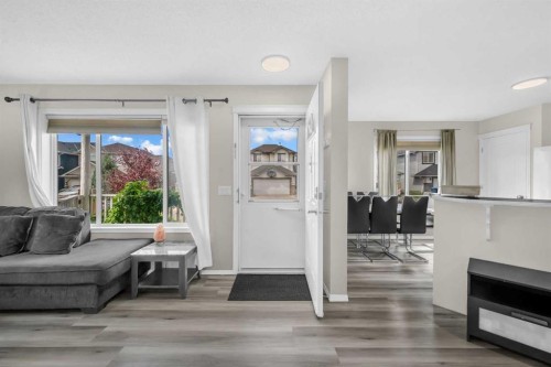4 Saddlecreek Terrace Ne, Calgary, AB - Indoor Photo Showing Living Room