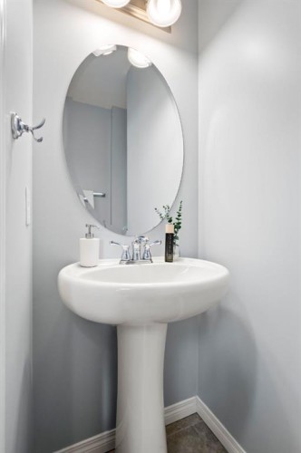 2938 Chinook Winds Drive Sw, Airdrie, AB - Indoor Photo Showing Bathroom