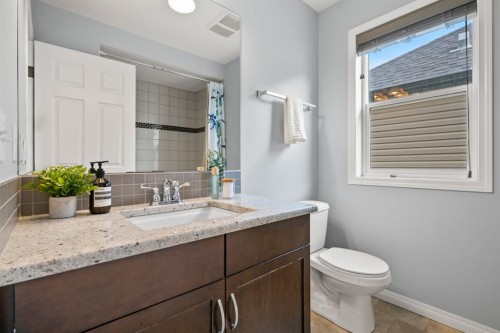 2938 Chinook Winds Drive Sw, Airdrie, AB - Indoor Photo Showing Bathroom
