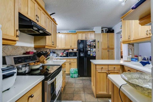 100 Allandale Close Se, Calgary, AB - Indoor Photo Showing Kitchen
