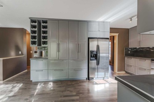 135 Canterbury Court Sw, Calgary, AB - Indoor Photo Showing Kitchen