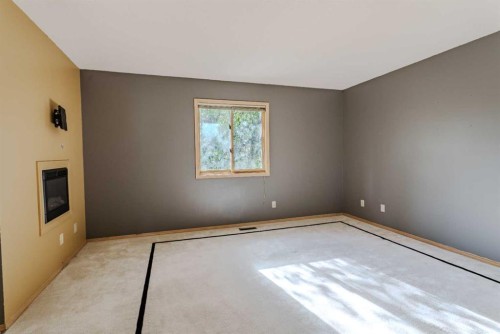 135 Canterbury Court Sw, Calgary, AB - Indoor Photo Showing Other Room