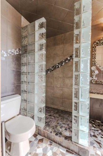 135 Canterbury Court Sw, Calgary, AB - Indoor Photo Showing Bathroom