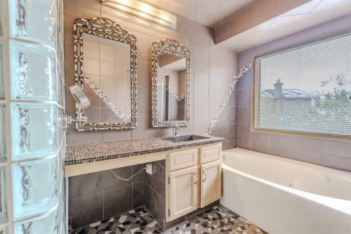 135 Canterbury Court Sw, Calgary, AB - Indoor Photo Showing Bathroom