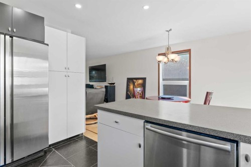 436 Attica Drive Se, Calgary, AB - Indoor Photo Showing Kitchen