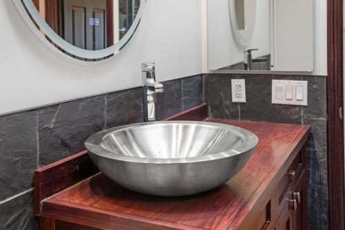 436 Attica Drive Se, Calgary, AB - Indoor Photo Showing Bathroom