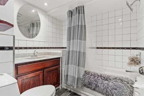 436 Attica Drive Se, Calgary, AB - Indoor Photo Showing Bathroom