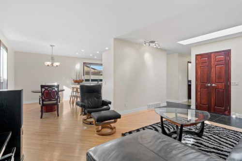436 Attica Drive Se, Calgary, AB - Indoor Photo Showing Living Room