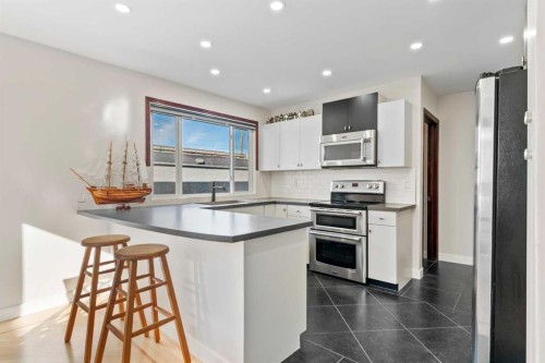 436 Attica Drive Se, Calgary, AB - Indoor Photo Showing Kitchen