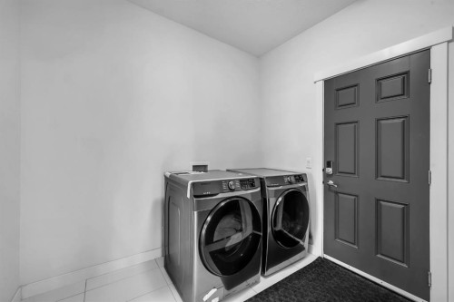 233 Cranarch Common Se, Calgary, AB - Indoor Photo Showing Bathroom