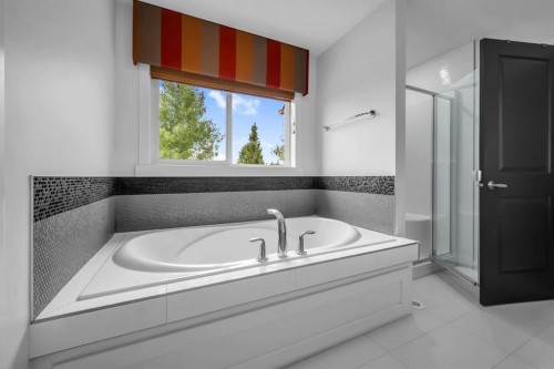 233 Cranarch Common Se, Calgary, AB - Indoor Photo Showing Bathroom