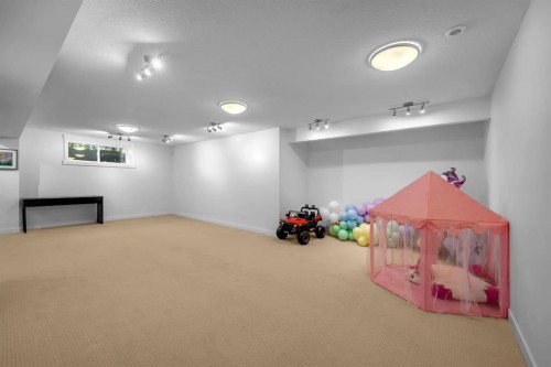 233 Cranarch Common Se, Calgary, AB - Indoor Photo Showing Other Room