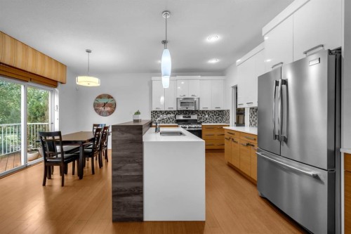 233 Cranarch Common Se, Calgary, AB - Indoor Photo Showing Kitchen With Upgraded Kitchen